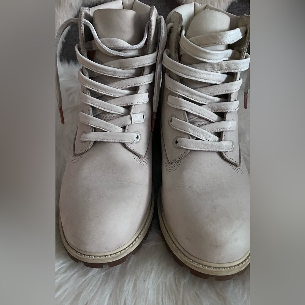 Timberland boots men white suede size 7 with Lambskin hand crafted leather lace